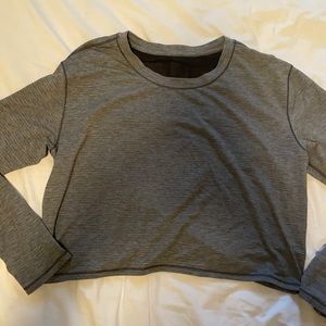 Lululemon lightweight/cropped top